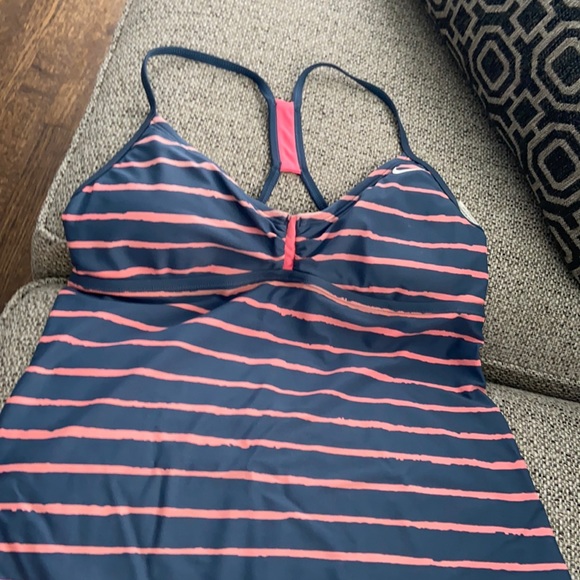 Nike padded swim top - Picture 2 of 7